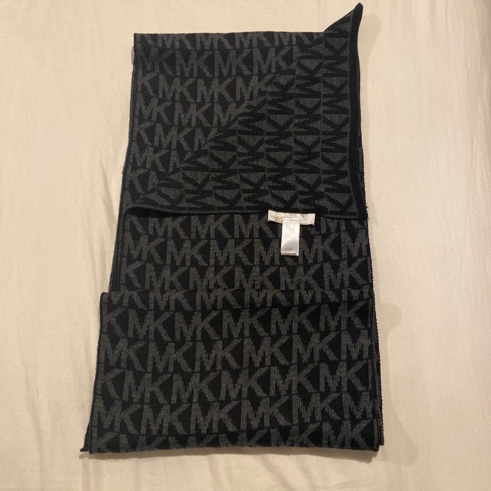 NWOT MK Michael Kors Scarf